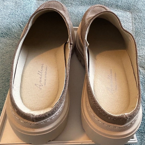 Like New! Avellini Made in Portugal Suede Lug Sole Mules/Clogs Taupe Size 41/9.5 - Picture 9 of 13